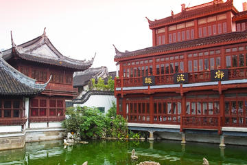 Private Tour: Yuyuan Garden, Chenghuangmiao Temple and Taobao City Market