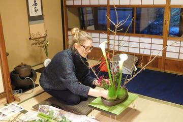 Ikebana Experience in Kyoto Townhouse