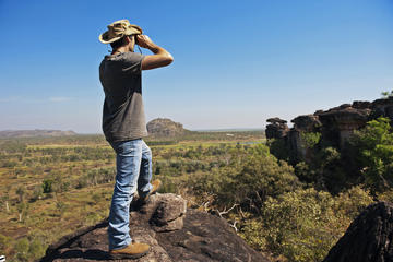 Arnhem Land Injalak Hill Full-Day Tour from Jabiru