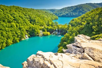 Zagreb Super Saver: Zagreb Walking Tour and Plitvice Lakes National Park Day Trip