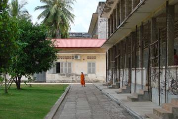 Historical Phnom Penh Small-Group Tour, including Genocide Museum and Killing Fields