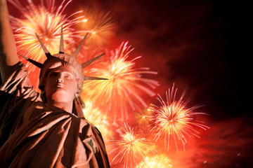 Ultimate NYC 4th of July Experience: BBQ Lunch, Manhattan Tour and Statue of Liberty Fireworks Cruise