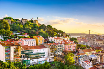 Lisbon Private Shore Excursion: City Tour by Minivan Including Food and Wine Tastings