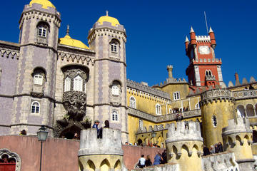 Lisbon Super Saver: Small-Group Gourmet Walking Tour plus Sintra and Cascais Day Trip with Pena Palace