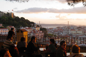 Private Tour: Lisbon Sunset Walking Tour with Fado Show and Dinner