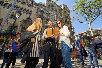 6-Person Gaudi Tour with an Architect