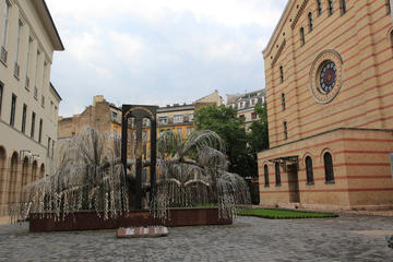 Small-Group Great Synagogue and Jewish History Walking Tour with a Historian in Budapest