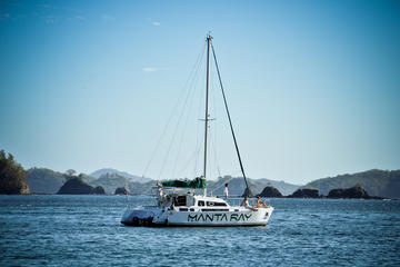 Private Sailing Snorkel and Sunset Cruise in Flamingo