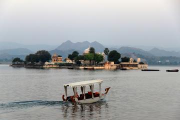 Experience Jagmandir Island Udaipur With Sunset Cruise & Transfers