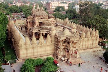 One-Way Private Transfer from Udaipur To Ahmedabad City with Pickup