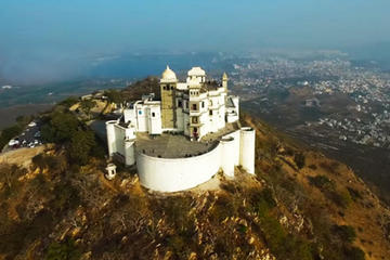 Udaipur Sightseeing with an Monsoon Palace Visit
