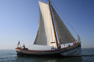 River Tagus Guided Private Sightseeing Cruise in Lisbon