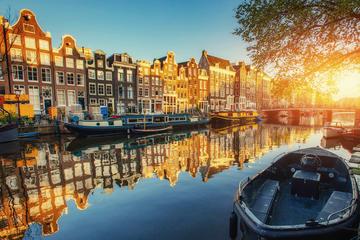 Amsterdam Romantic Walking Tour: Hidden Courtyards, Chocolate, and Love Stories