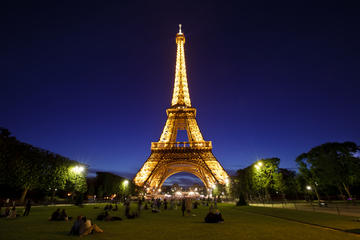 Paris Rail Trip with Lunch on the Eiffel Tower Including Entry to the Louvre