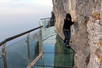 2-Day Zhangjiajie Coach Tour to AVATAR Mountain and Baofeng Lake with 1 Night Hotel