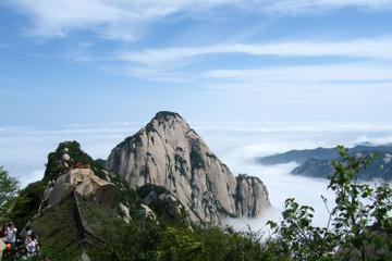 2-Day Private Tour in Xi’an: Terracotta Warriors and Hua Shan Hike