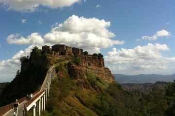 Siena to Roma: Orvieto and Civita Bagnoregio Transfer Tour