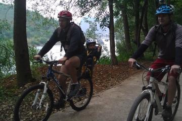 5-Day Yangshuo Family Adventure: Biking, Caving, River Cruise and Cooking Class