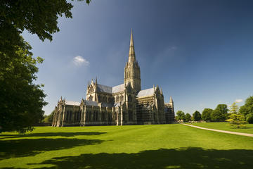 Small-Group Day Trip to Salisbury, Stonehenge and Avebury from London