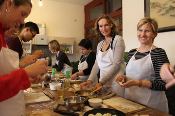 Beijing Luxury-Mutianyu Great Wall and Private Hutong Courtyard Cooking Class