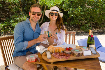 Deluxe Romantic Beach Picnic for 2 in Sydney