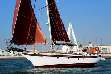 Tagus River - Private Tour on Vintage Sailboat