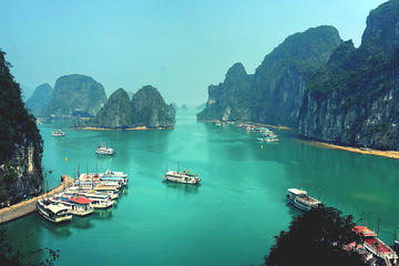 Mythical boat cruise in Halong Bay - Full Day