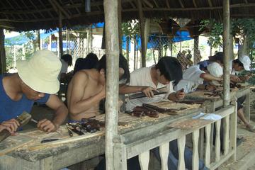 Thanh Ha pottery and Kim Bong carpentry village tour (Private)