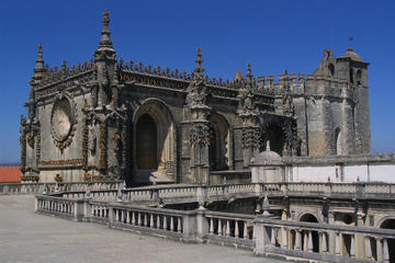 6-Day North Portugal Tour: Porto, Braga, Fátima, Coimbra, Guimaraes, Aveiro and Batalha, from Lisbon