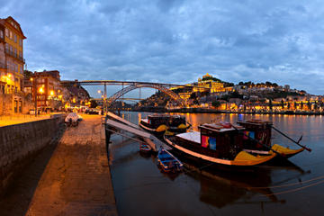 Porto Sightseeing Tour at Night with Fado Performance