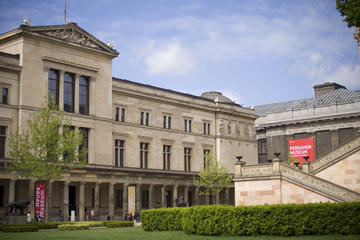 Skip-the-Line Pergamon and New Museum Guided Tour in Berlin including Museum Island Day Pass