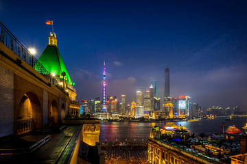 Private Shanghai Riverside Night Walk including Bund & ferry to Lujiazui Pudong