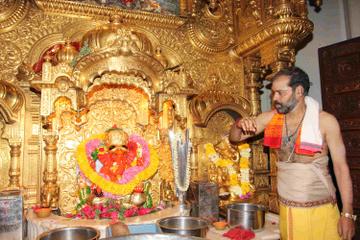 An Evening at Shree Siddhivinayak and the Bandra-Worli Sea Link with Dinner