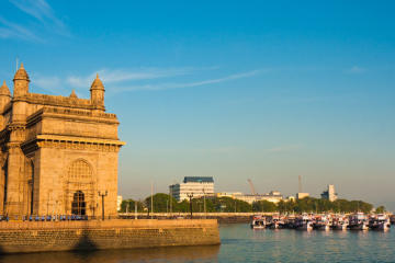 Evening Tour at Mumbai's Fashion Street with Nariman Point and the Gateway of India