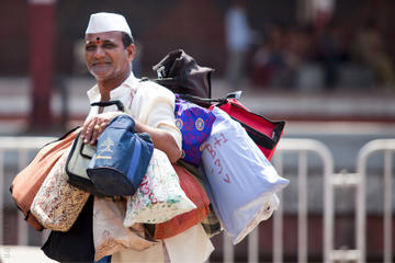 Morning Life of Mumbai's Dabbawalas and Dhobis Tour
