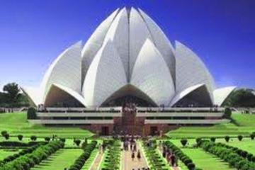 Private Delhi Tour: Lotus Temple, Qutub Minar and Dilli Haat