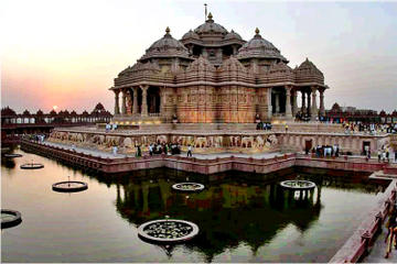 Private Evening Tour of Akshardham Temple with Musical Fountain Show