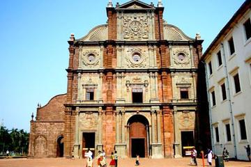 Private Portuguese Heritage Tour: Se Cathedral, Basilica of Bom Jesus and Dona Paula Beach in Goa