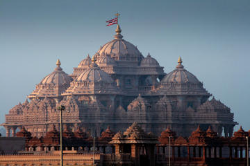 Spiritual Morning Walking Tour of Akshardham Temple and the Garden of India