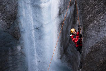 7-Hour Glacier Hike and Ice Climbing Experience in Skaftafell National Park