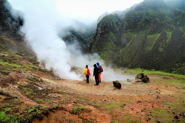 Aventura de senderismo y aguas termales en el valle de Reykjadalur...