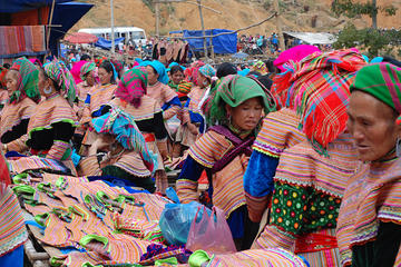 3 nights 2 days Private tour Can Cau and Bac Ha market (Sapa) from Hanoi