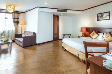 Combo package Ha Noi May de Ville Ha Long Paloma Cruise 4 days 3 nights