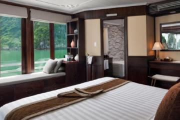 Halong Pelican 5-star Cruise 3 days 2 nights depart from Hanoi Central City