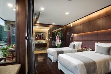 Hera Cruise 2 days 1 night kayaking Cua Van Fishing visit Luon Cave Ha Long
