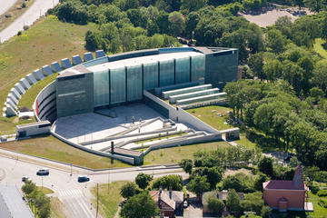 Tallinn Art Tour: Kadriorg Park and Kumu