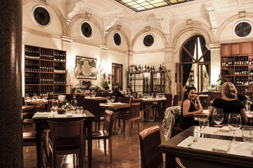 Gourmet-Abendessen und Wein in ...