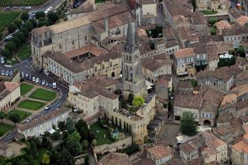 Private Helicopter Tour Over Vineyards from Bordeaux