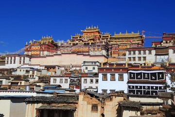 Private Tour: Explore Shangri-La Songzanlin Monastery and Old Town