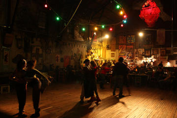 Milonga Dance Lesson and Tango History Tour in Buenos Aires